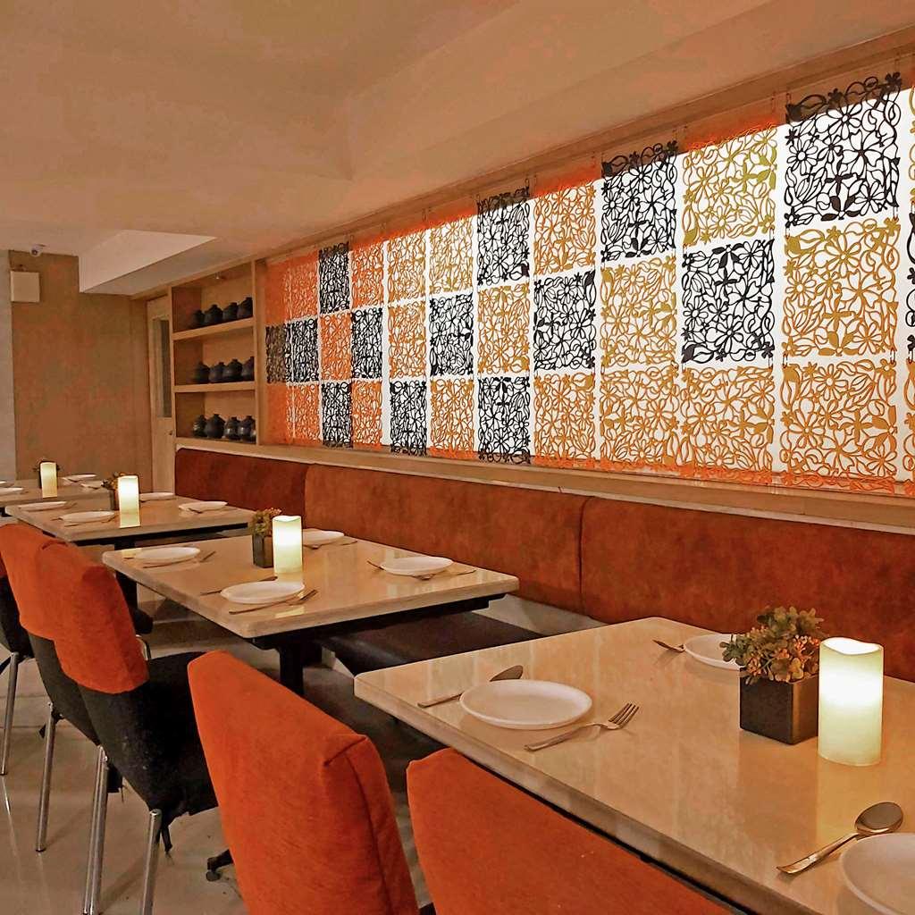 Quality Inn Mint Пуна Экстерьер фото