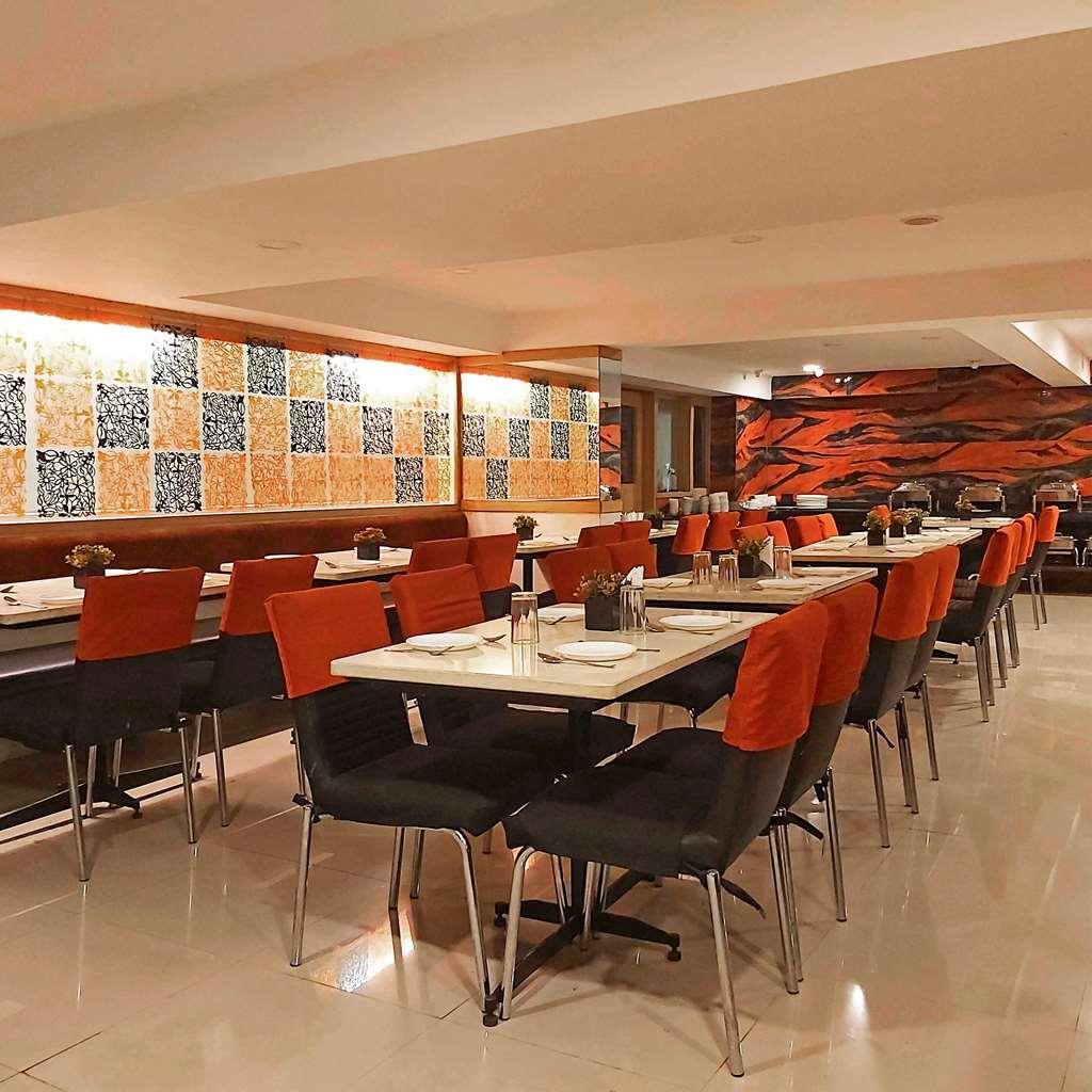 Quality Inn Mint Пуна Экстерьер фото