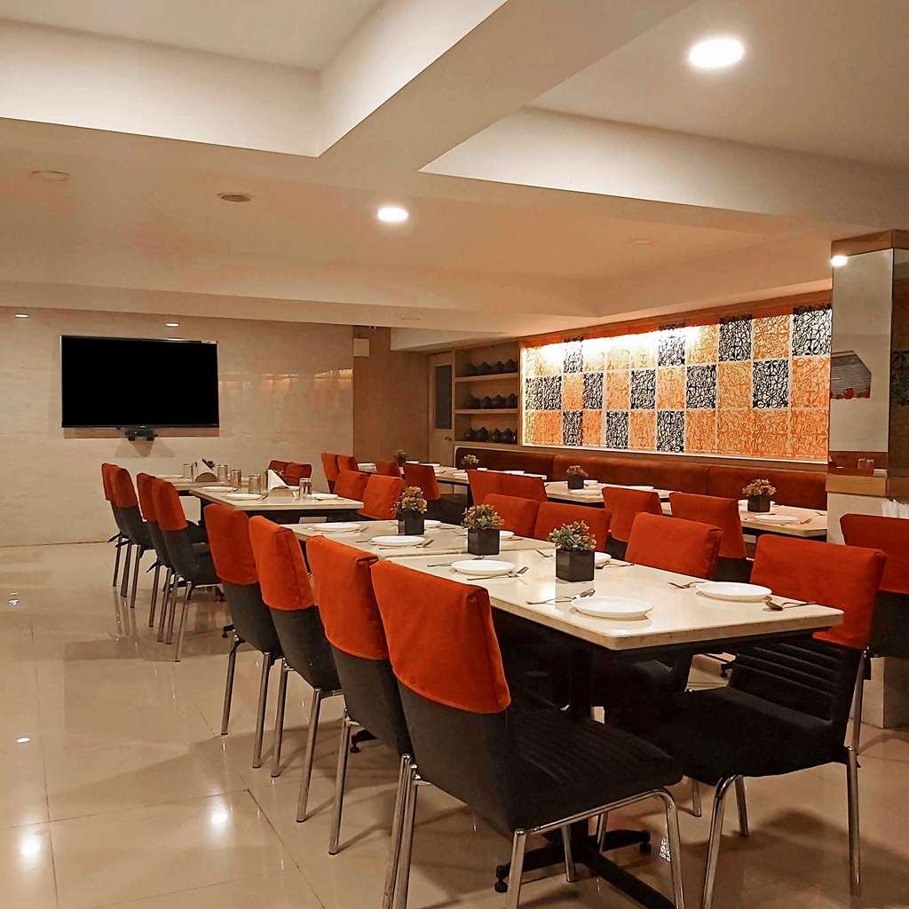 Quality Inn Mint Пуна Экстерьер фото