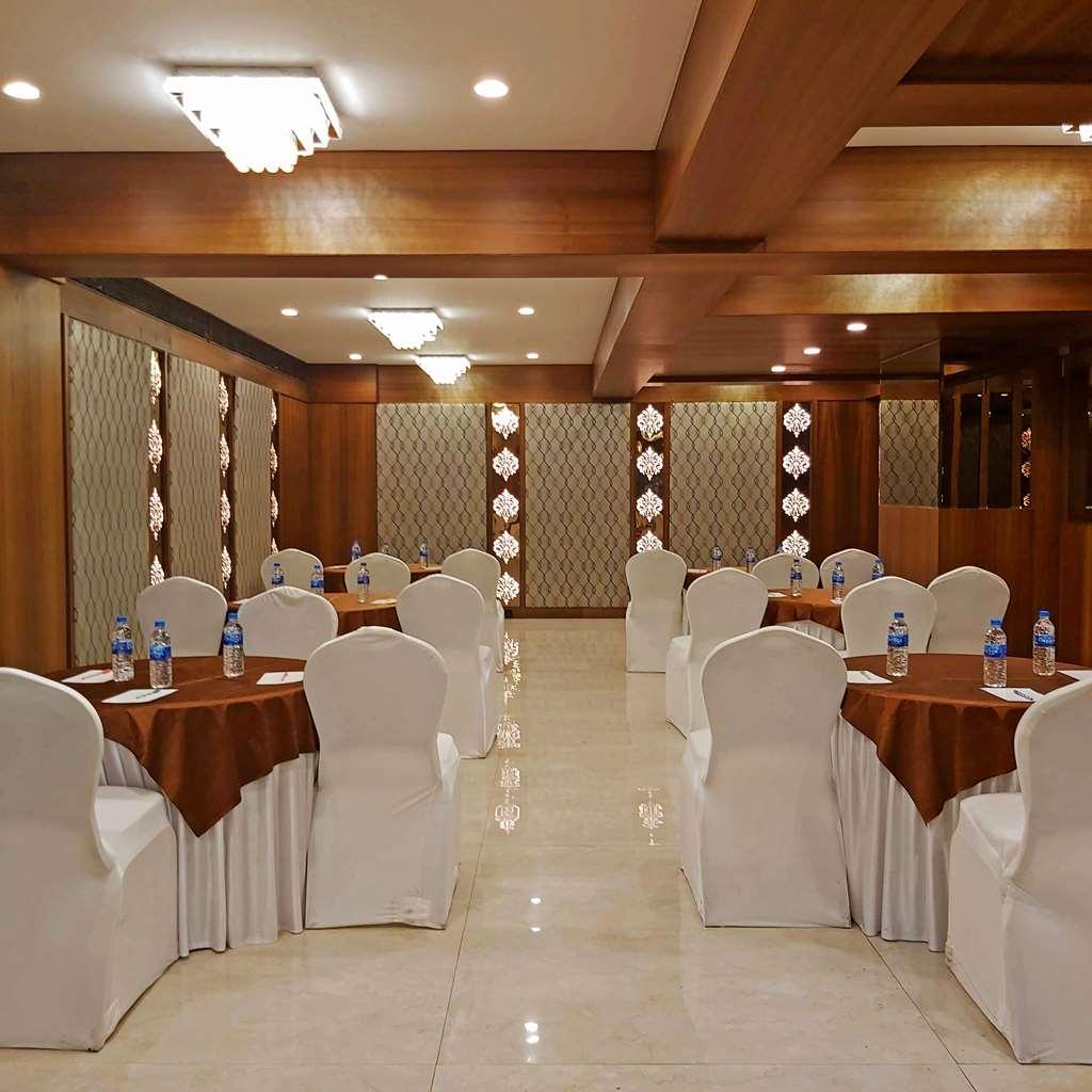 Quality Inn Mint Пуна Удобства фото