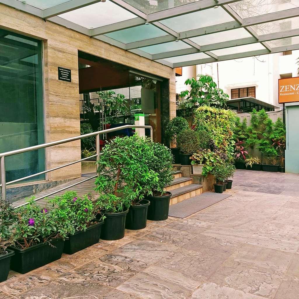 Quality Inn Mint Пуна Экстерьер фото