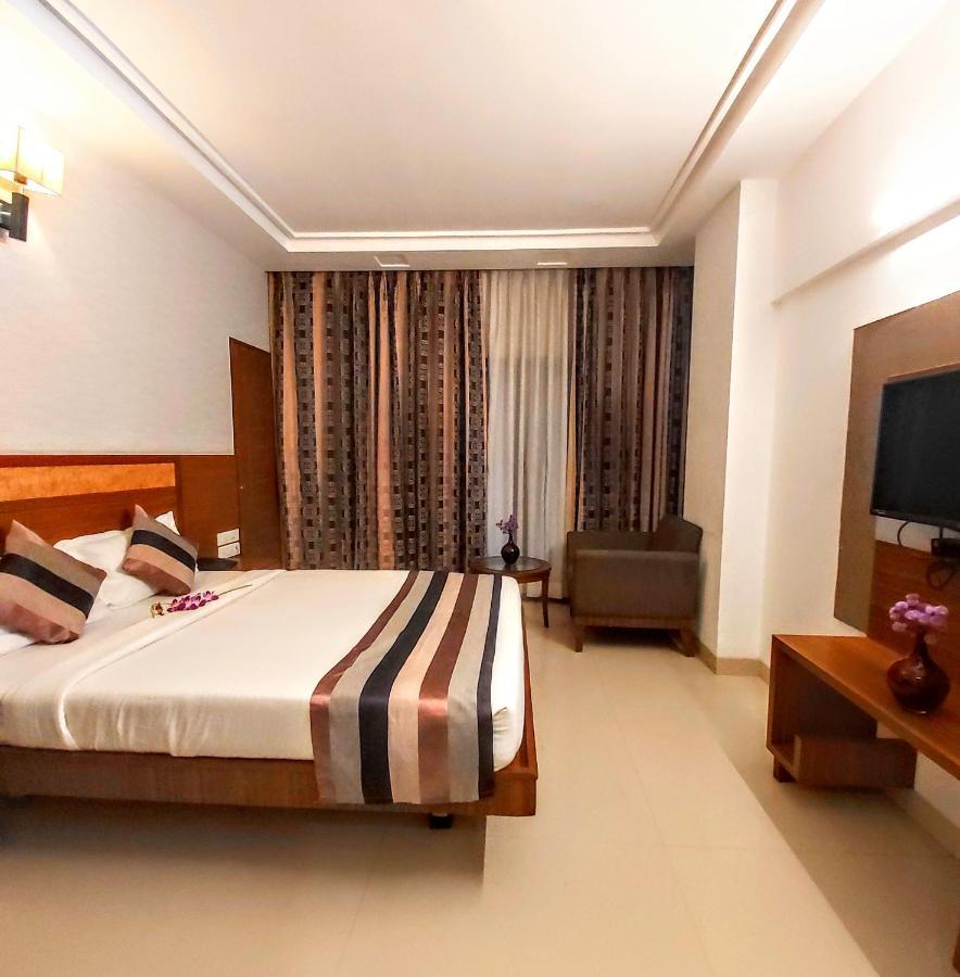 Quality Inn Mint Пуна Экстерьер фото